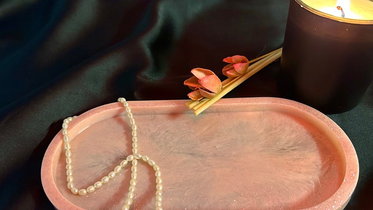 Learn how to Craft a Unique Epoxy Jewelry Dish Learn how to Craft a Unique Epoxy Jewelry Dish