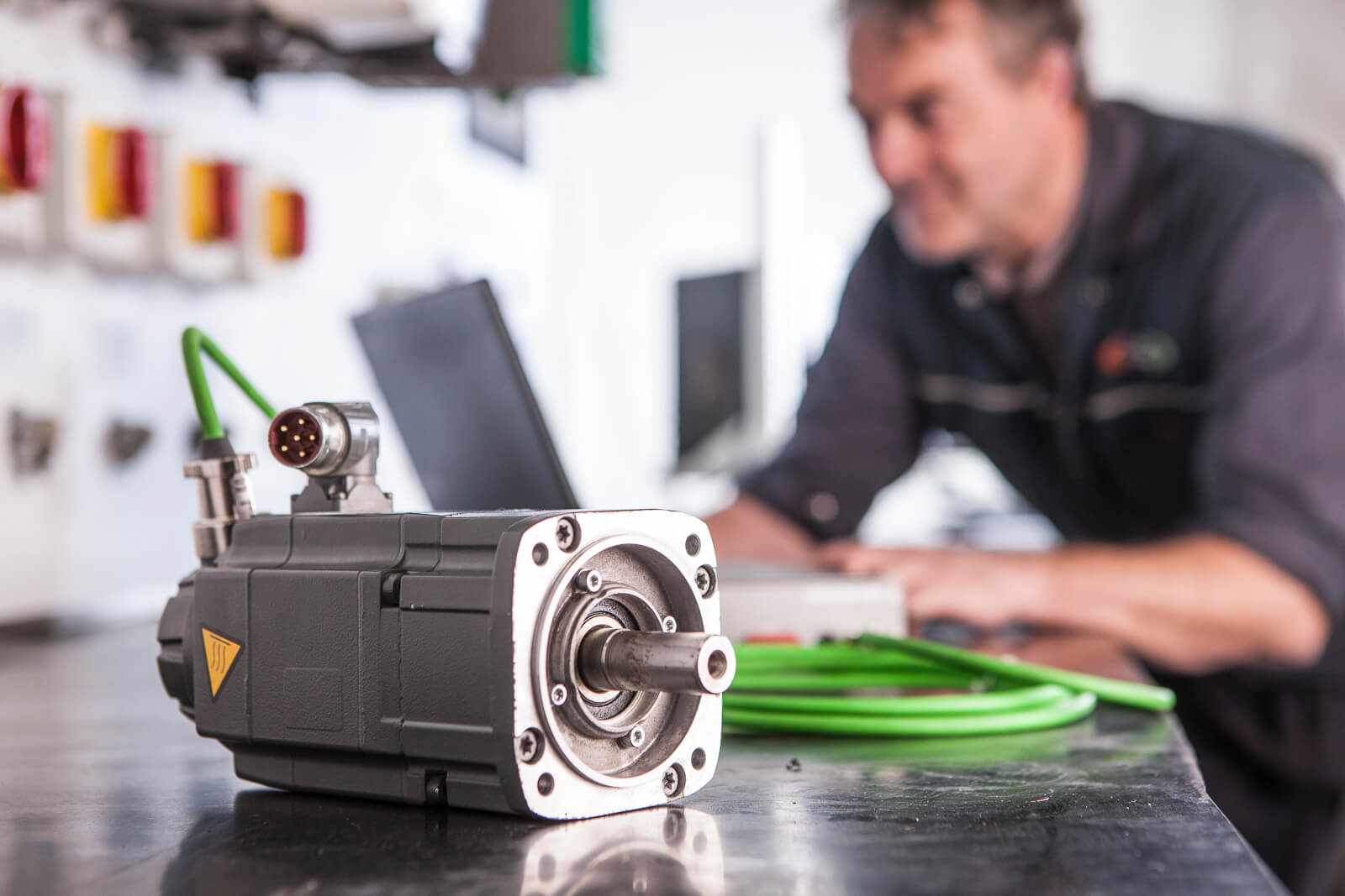 Motion Control with Servo Motor Motion Control with Servo Motor